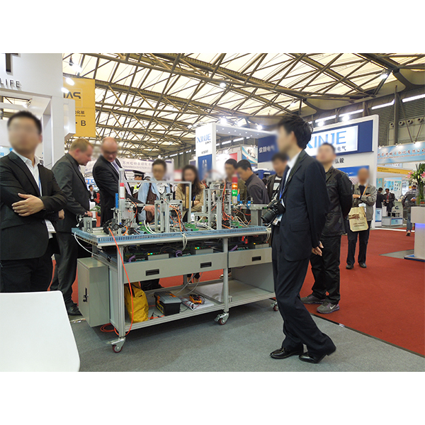 瞬间提升实验效果，PLC实验台助你轻松掌握控制技术(图1)