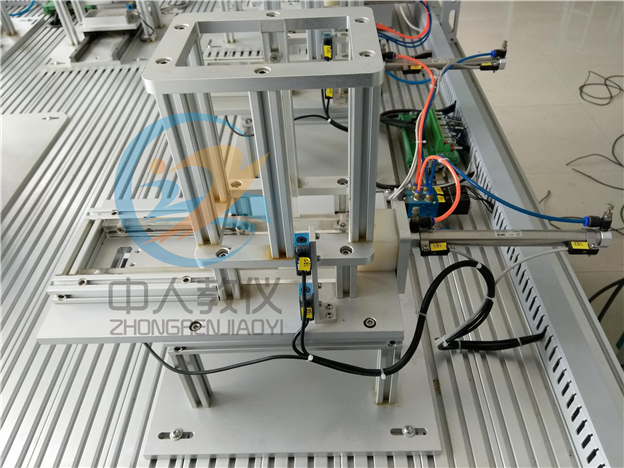 工业机器人与智能视觉系统应用实训装置,机器人实训台，大供料单元